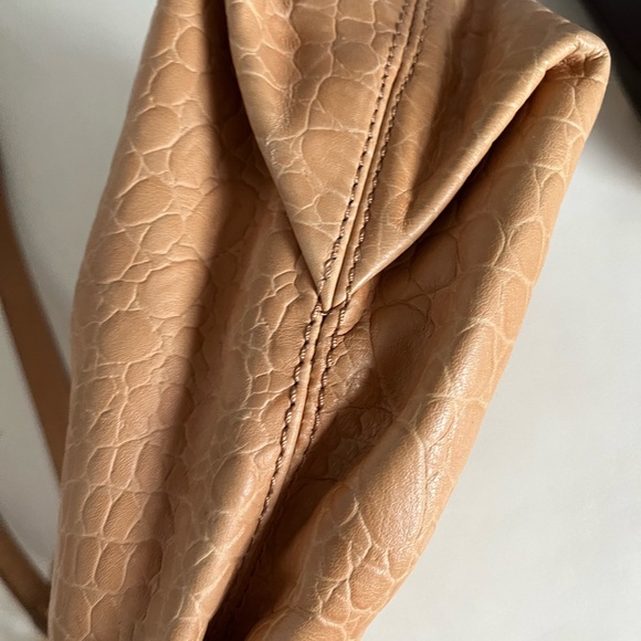 Mickael Kors crossbody tan leather and gold bag - Picture 8 of 16